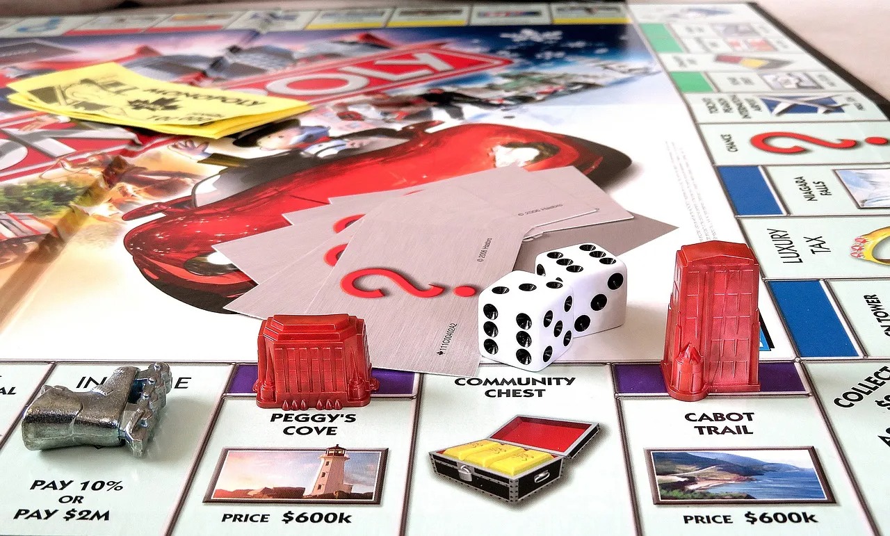 abilitățile la poker și la alte jocuri de strategie - Înțelegerea unui jucător de poker asupra riscului și recompensei ar trebui să îi ajute în Monopoly.