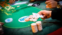Detalii despre cariera de jucător profesionist de poker