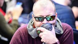 Cum să-ți dai seama dacă cineva blufează la poker: limbajul corpului