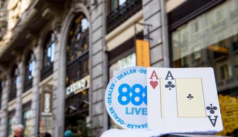 Cum să joci perechile de la mână în poker? Ghid complet
