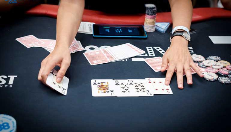 Cum se joacă 8-Game Mix Poker?