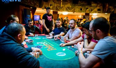Jucători de poker români la turneu live 888poker