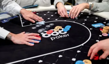 Echitatea în poker: cum este distribuită și cum o calculezi și utilizezi în avantajul tău