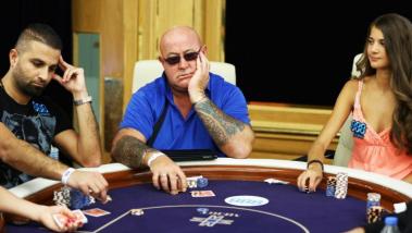 Cum pierzi banii la Holdem