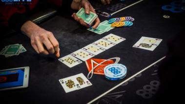 Descoperă chiar acum viitorul tău set de cărți de joc pentru poker, de cea mai bună calitate!