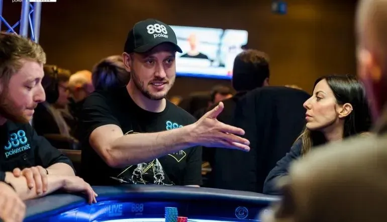 Câți bani îți trebuie pentru a începe să joci poker